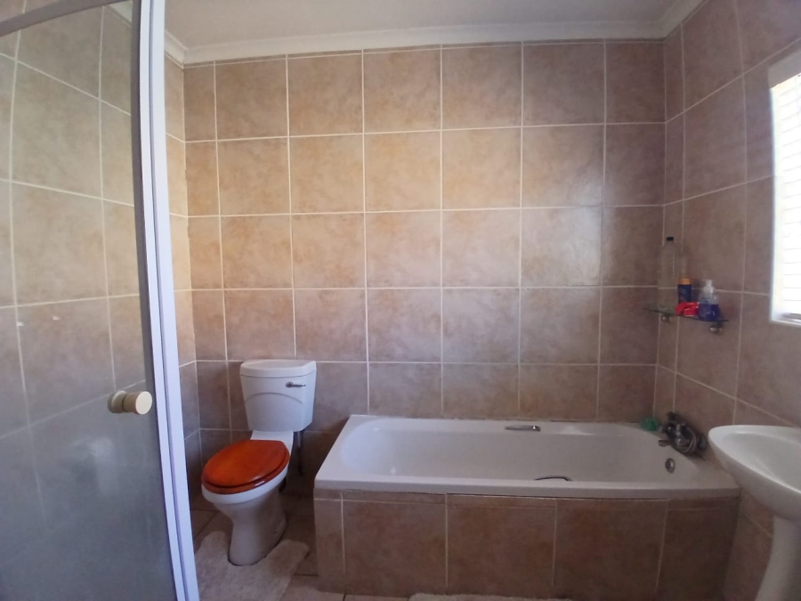 3 Bedroom Property for Sale in Safari Gardens North West